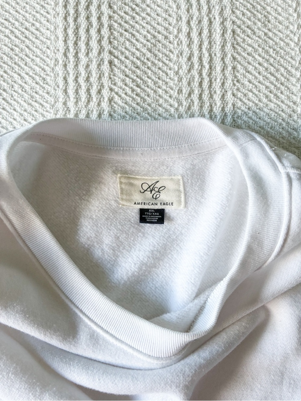 American Eagle Outfitters White Crewneck Sweatshirt - Picture 5 of 5